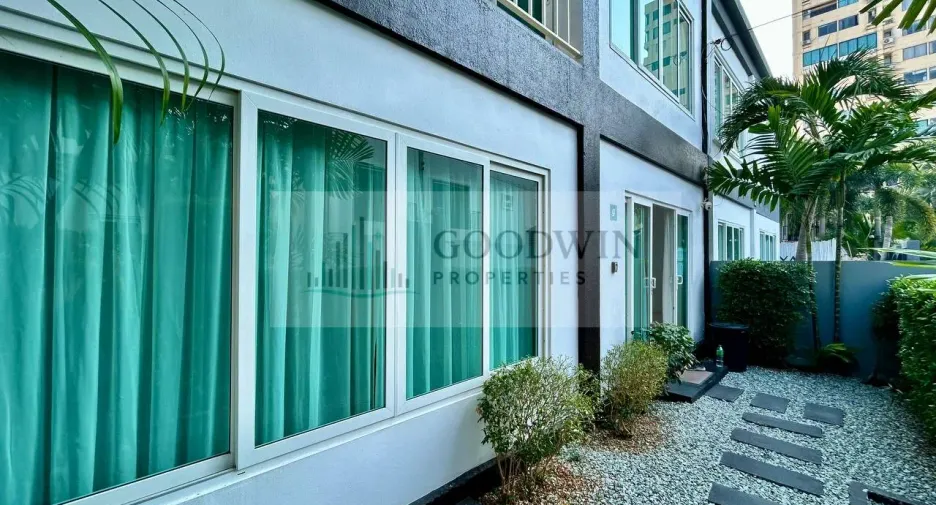 For rent and for sale 3 bedrooms house in Pratumnak, Pattaya