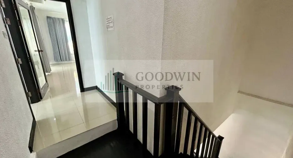 For rent and for sale 3 bedrooms house in Pratumnak, Pattaya