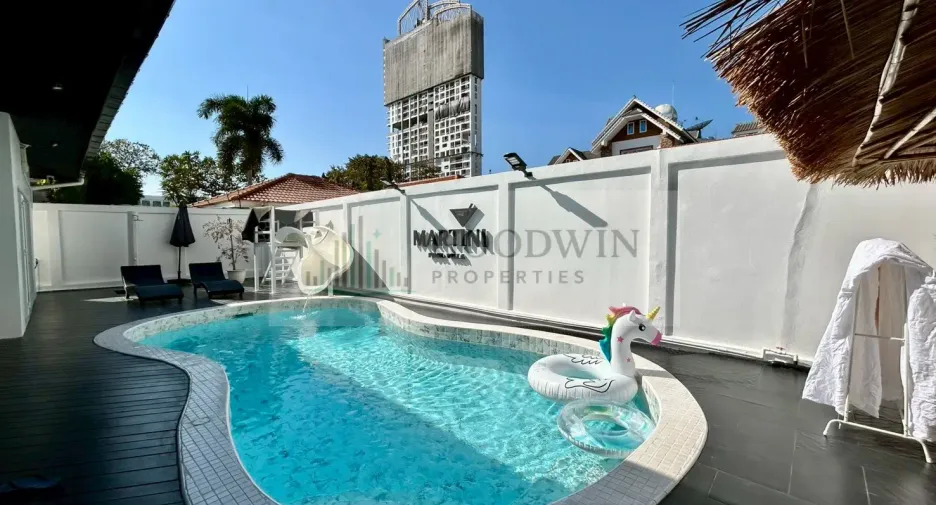 For sale 3 bedrooms villa in Pratumnak, Pattaya