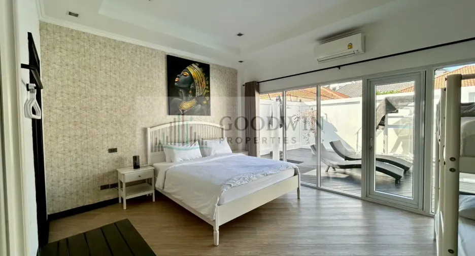 For sale 3 bedrooms villa in Pratumnak, Pattaya