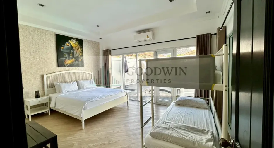 For sale 3 bedrooms villa in Pratumnak, Pattaya