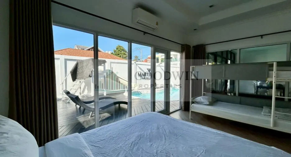 For sale 3 bedrooms villa in Pratumnak, Pattaya