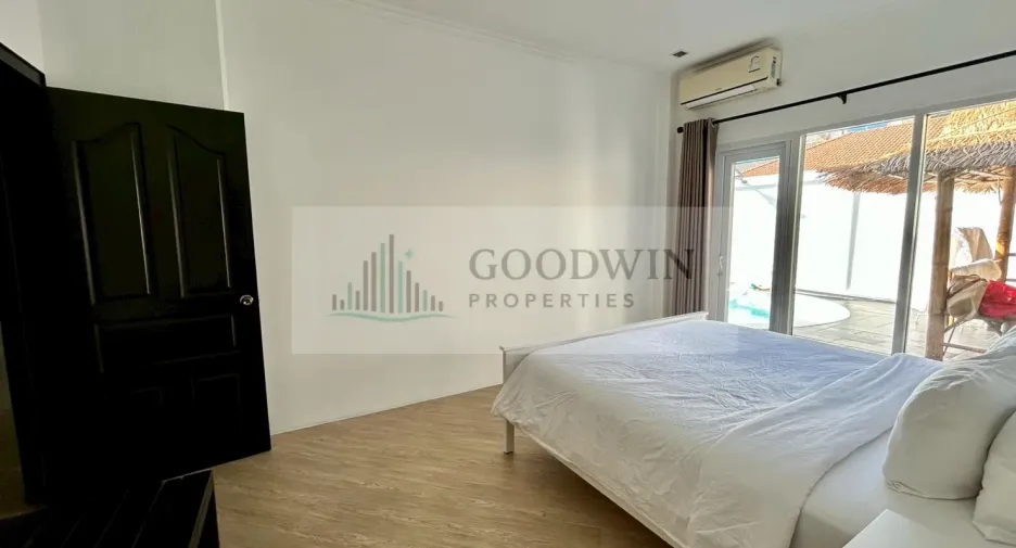 For sale 3 bedrooms villa in Pratumnak, Pattaya