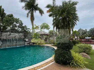 For sale 4 ベッドルーム condo in Bang Lamung, Chonburi