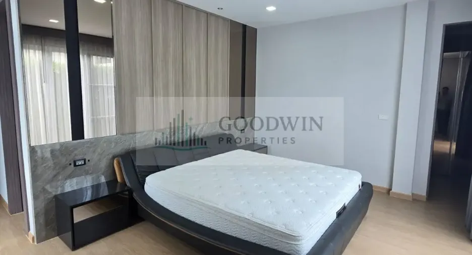 For sale 5 bedrooms house in Bang Saray, Pattaya