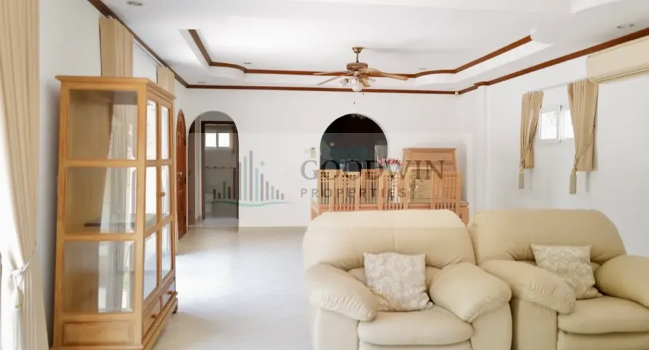 For rent 4 bedrooms house in East Pattaya, Pattaya