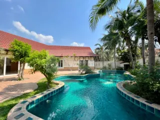 À louer 4 chambres maison à Bang Lamung, Chonburi