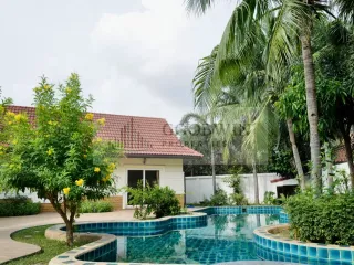 À louer 4 chambres maison à Bang Lamung, Chonburi