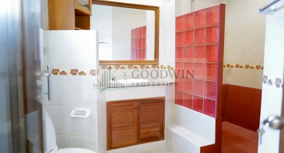 For rent 4 bedrooms house in East Pattaya, Pattaya