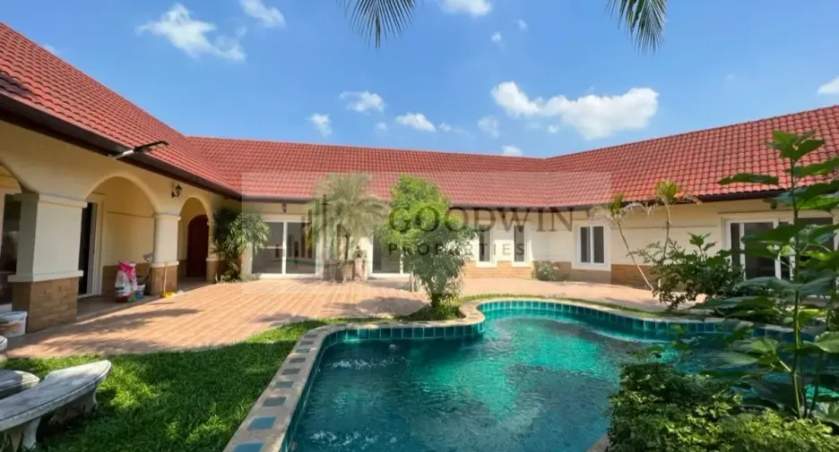 For rent 4 bedrooms house in East Pattaya, Pattaya