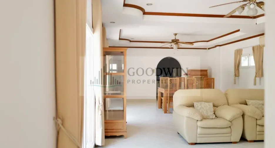 For rent 4 bedrooms house in East Pattaya, Pattaya