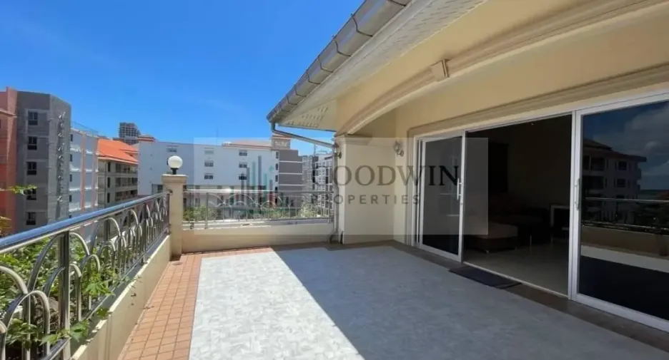 For sale 3 ベッドルーム condo in Pratumnak, Pattaya