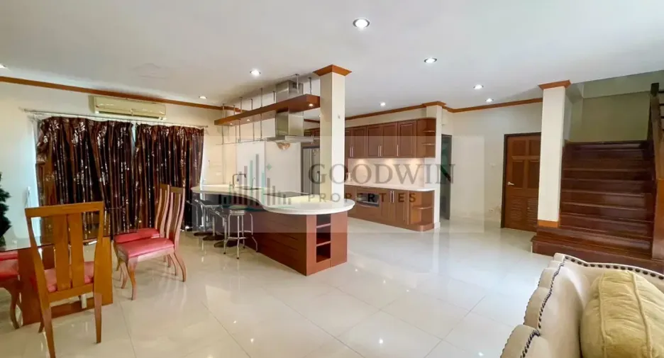 For rent and for sale 4 bedrooms house in Huay Yai, Pattaya