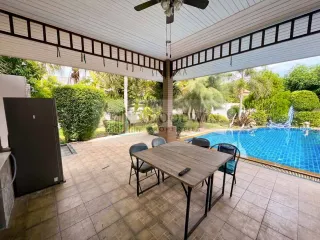 À louer et à vendre 4 chambres maison à Bang Lamung, Chonburi