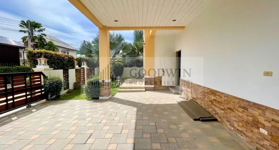 For rent and for sale 4 bedrooms house in Huay Yai, Pattaya