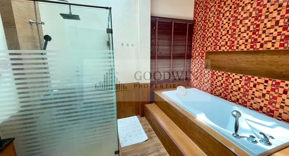 For rent and for sale 4 bedrooms house in Huay Yai, Pattaya