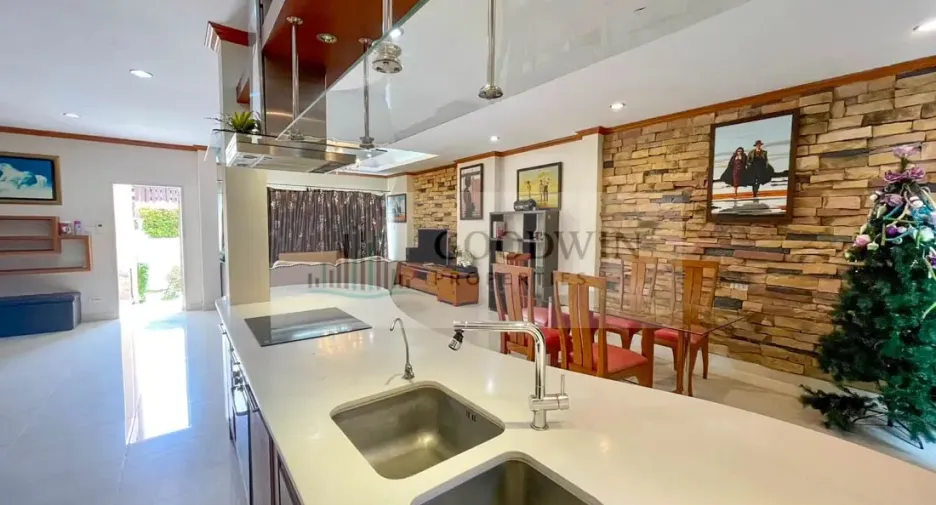 For rent and for sale 4 bedrooms house in Huay Yai, Pattaya