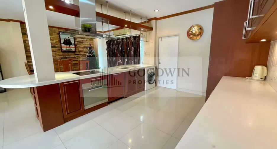 For rent and for sale 4 bedrooms house in Huay Yai, Pattaya