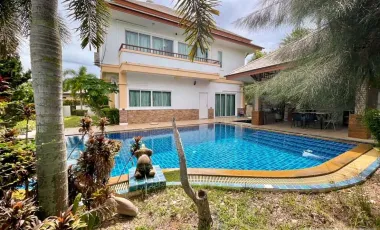 À louer et à vendre 4 chambres maison à Huay Yai, Pattaya