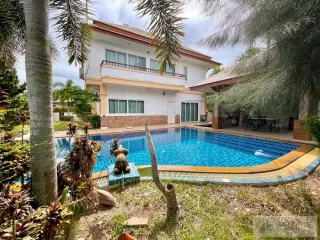 À louer et à vendre 4 chambres maison à Bang Lamung, Chonburi