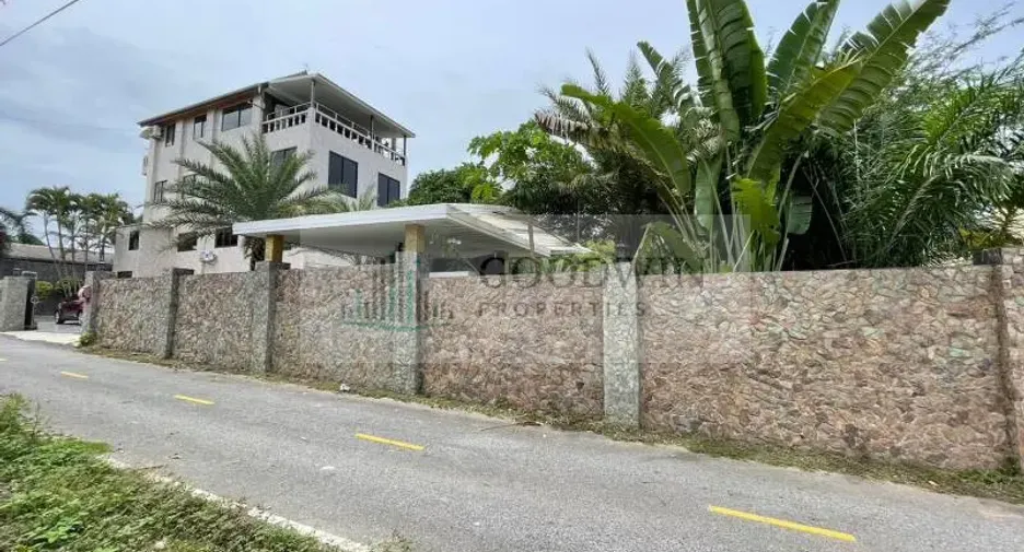 Haus zum Kauf mit 7 Zimmer in Sattahip, Chonburi
