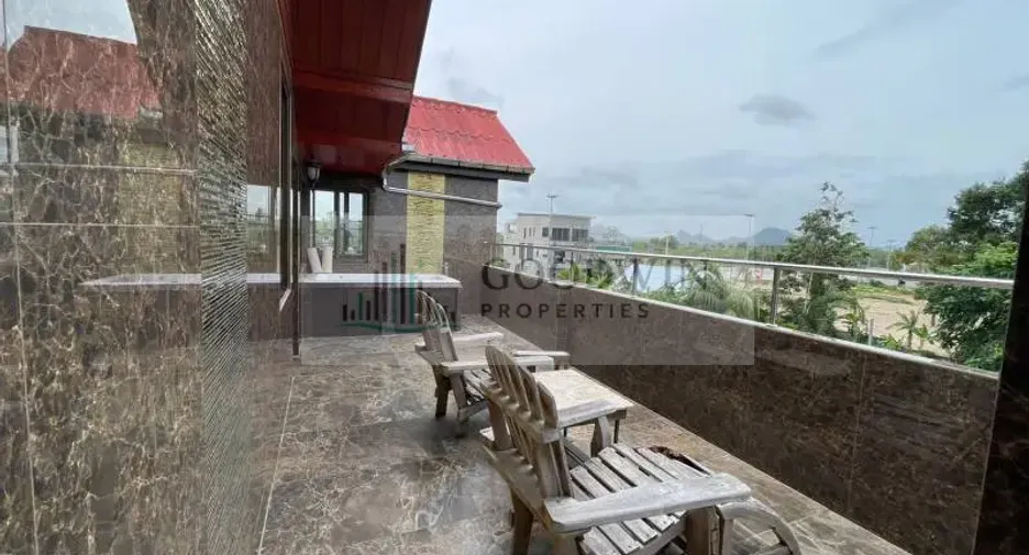 Haus zum Kauf mit 7 Zimmer in Sattahip, Chonburi