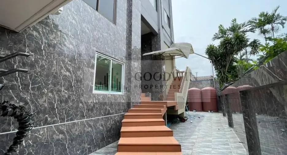 Haus zum Kauf mit 7 Zimmer in Sattahip, Chonburi