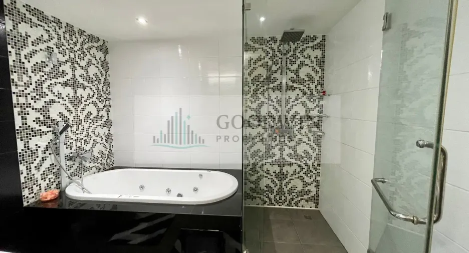 À vendre 2 chambres condo à Pratumnak, Pattaya
