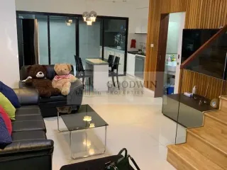 Casa adosada en alquiler y en venta de 4 habitaciones en Bang Lamung, Chonburi