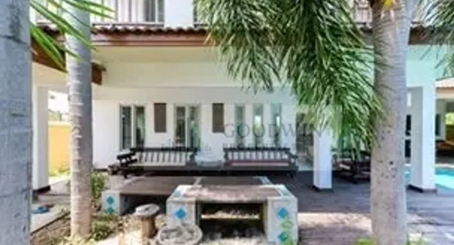 For rent and for sale 5 bedrooms house in Bang Lamung, Chonburi