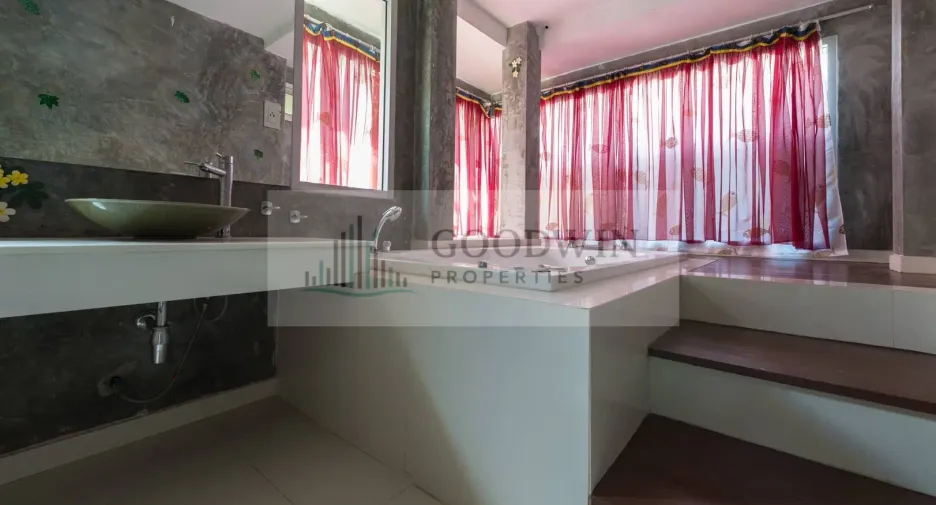 For rent and for sale 5 bedrooms house in Bang Lamung, Chonburi