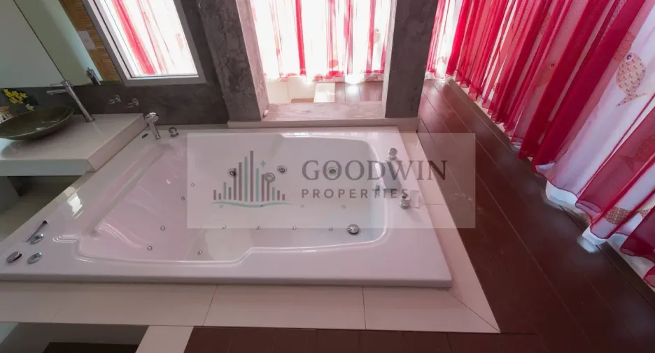 For rent and for sale 5 bedrooms house in Bang Lamung, Chonburi