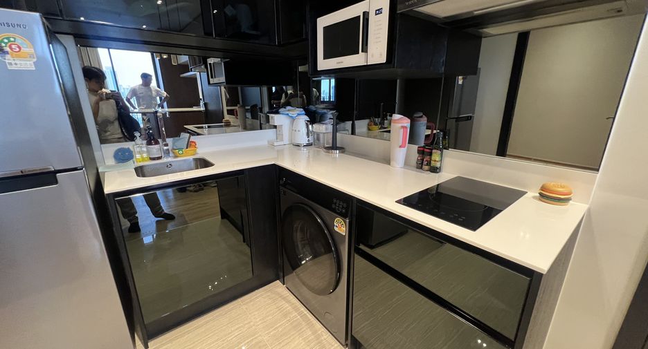 For rent 2 bedrooms condo in Phaya Thai, Bangkok