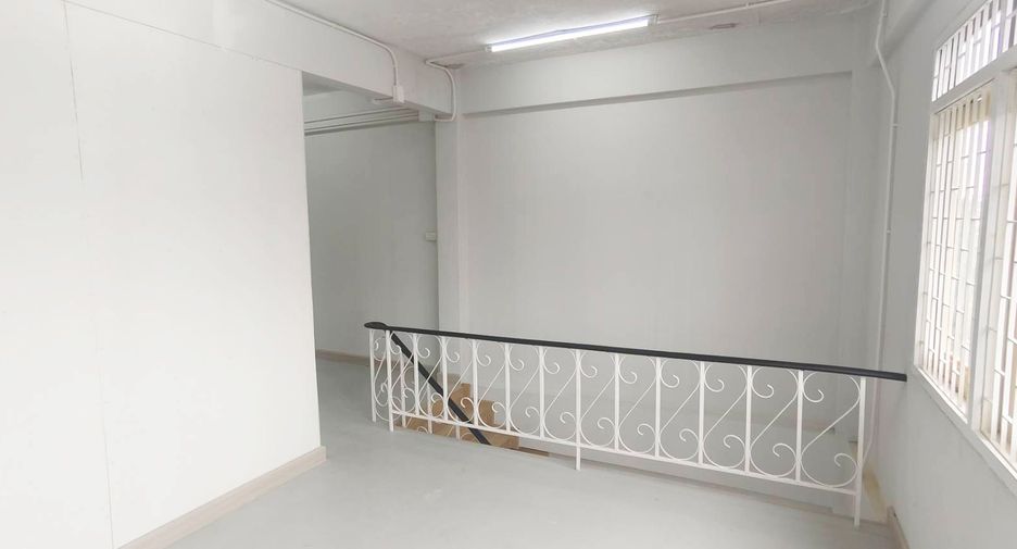 For rent 5 bedrooms office in Mueang Samut Prakan, Samut Prakan