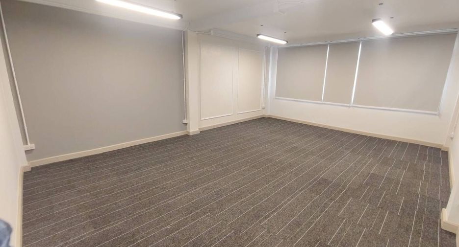 For rent 5 bedrooms office in Mueang Samut Prakan, Samut Prakan