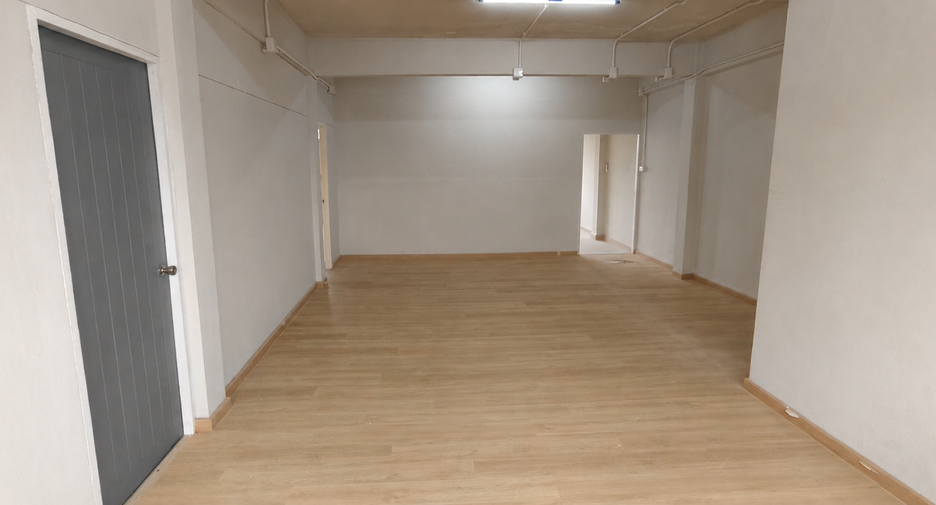 For rent 5 bedrooms office in Mueang Samut Prakan, Samut Prakan