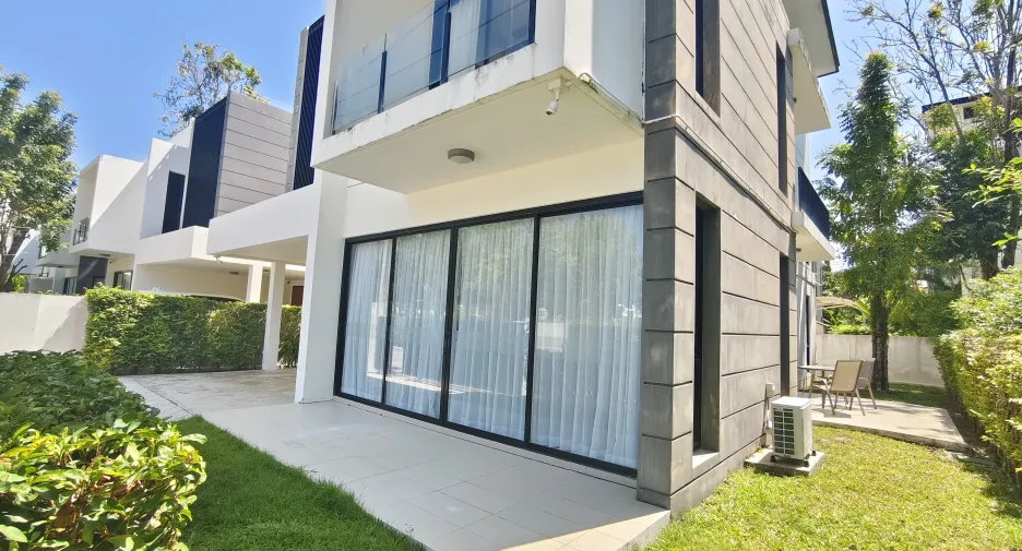 For sale 5 bedrooms villa in Thalang, Phuket