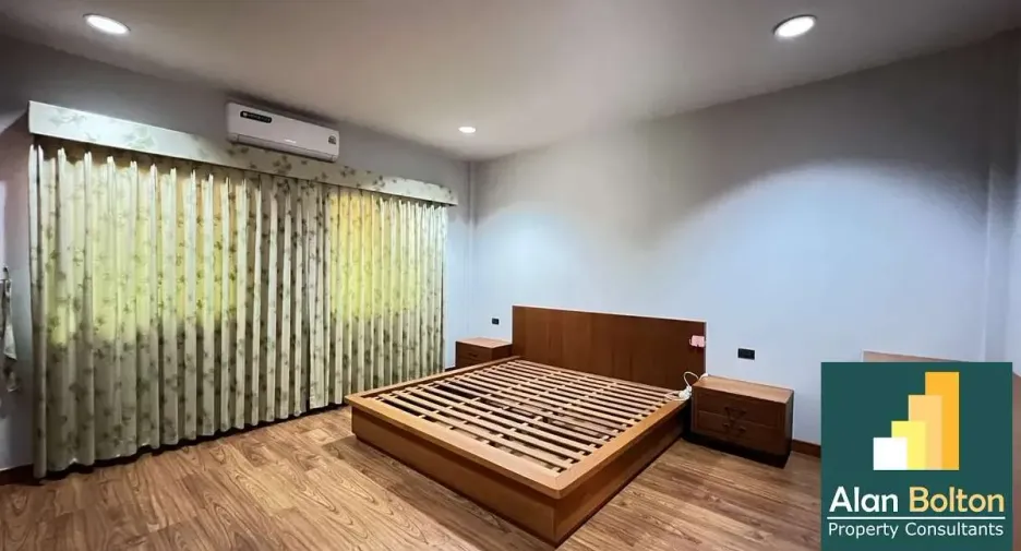 Haus zum Kauf mit 3 Zimmer in Si Racha, Chonburi