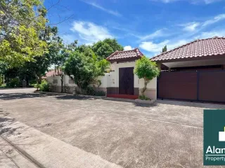 Haus zum Kauf mit 3 Zimmer in Si Racha, Chonburi