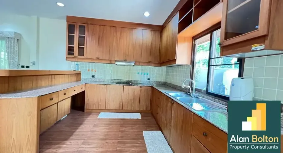 Haus zum Kauf mit 3 Zimmer in Si Racha, Chonburi