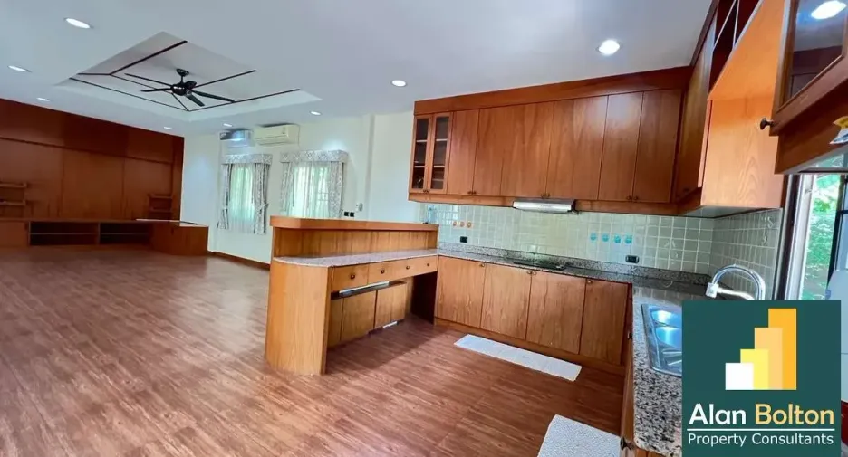 Haus zum Kauf mit 3 Zimmer in Si Racha, Chonburi