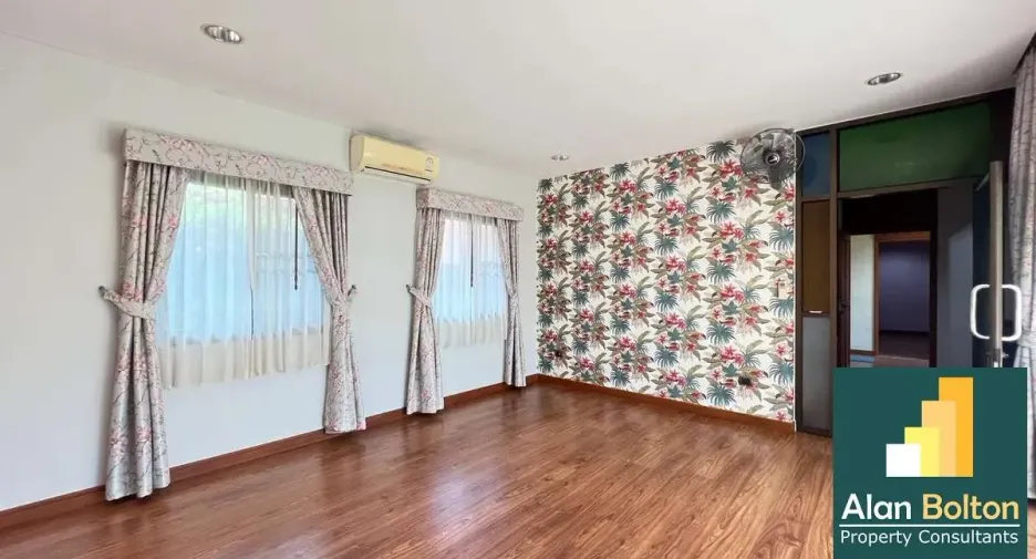 Haus zum Kauf mit 3 Zimmer in Si Racha, Chonburi