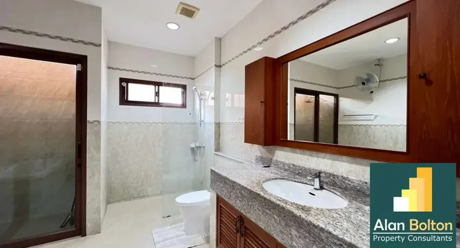 Haus zum Kauf mit 3 Zimmer in Si Racha, Chonburi