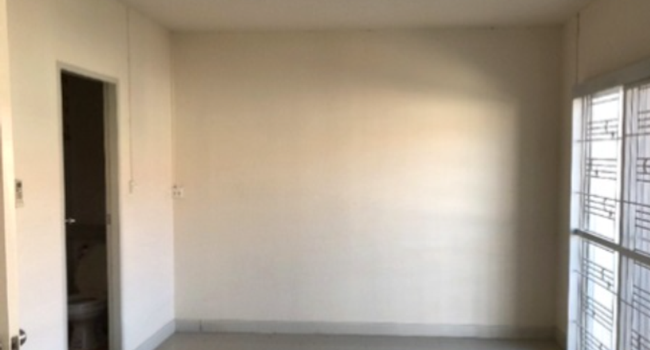 For sale 3 bedrooms townhouse in Lat Krabang, Bangkok