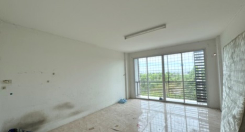 Gewerbefläche zum Kauf mit 2 Zimmer in Phan Thong, Chonburi