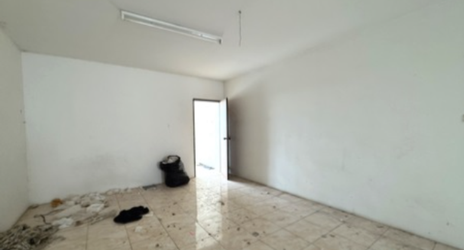 Gewerbefläche zum Kauf mit 2 Zimmer in Phan Thong, Chonburi