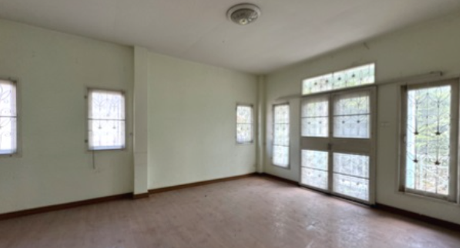 For sale 4 bedrooms house in Prawet, Bangkok
