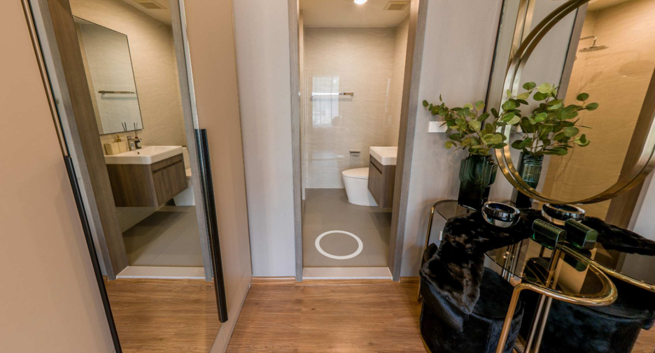 For sale 2 bedrooms condo in Watthana, Bangkok