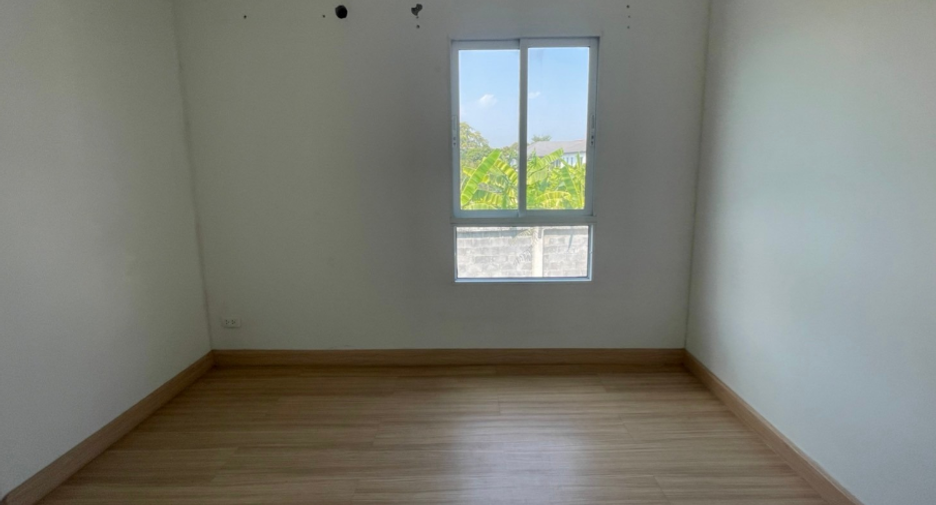 For sale 2 bedrooms townhouse in Mueang Pathum Thani, Pathum Thani