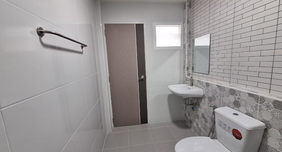 Gewerbefläche zum Kauf mit 1 Zimmer in Thon Buri, Bangkok